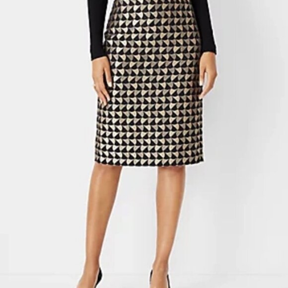 Ann Taylor Metallic Geometric Pencil Skirt – Size 2 (NWT) - Picture 7 of 7